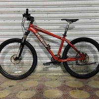 للبيع⚠️⚠️ دراجة Specialized Hardrock، أمريكي اصلي✅  • المكابح (Disc Br...