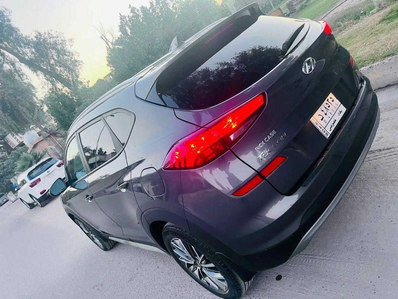 السلام عليكم
توسان 2020 أمريكي 
مبدل جاملغ امامي بلاد و بنيد
بصمه
بصمه ابواب
جلد
2 قطعه تبريد
رادار جانبي
تحكم ستيرن
شاشه أندرويد 
كامره خلفيه
حساسات امامي خلفي
كشنات تدفئه 
محرك 2400 Gdi
رقم بغداد 
كير ومحرك وصدر وتايرات وتبريد جاهزه
ماشيه 95 الف ميل 
السعر 168 وبيه مجال 
العنوان بغداد بسماية
صور الحادث مع المنشور
رقم صاحب السيارة ***********
