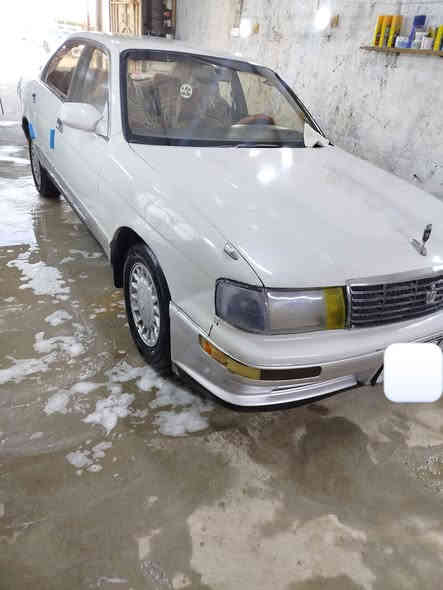 سلام عليكم يوجد بوليش وتلميع كافة انواع السيارات بافضل المواد الامانيه والامريكيه مع  حمام للغرفه جلي لايتات تكحيل الخدوش تلميع الجام والدواخل صالون كامل لسياره المكان بصره قضاء القرنه رقم الهاتف ***********واتساب
