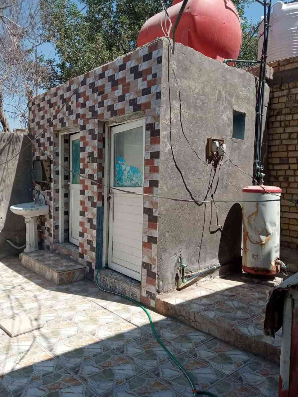 سلام عليكم دار للبيع القاسم حي الزهراء الثاني  قرب مدرسه جبل عامل البيت ٢٦٠ متر يحتوي على ٣ غرف نوم اوصاله ومطبخ وستقبالل
نوع البيت تجاوز مشموله بل تطويب ويتوفر كافه الخدمات تبليط مي مجاري سعر 26 وبي مجال 
الاستفسار تصال على رقم 
***********
