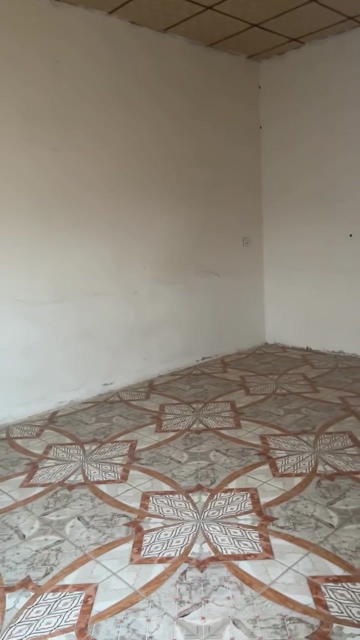 بيت للايجار في منطقة باب الدرب
وللبيع المساحة 100 للتوصل ع رقم ***********
