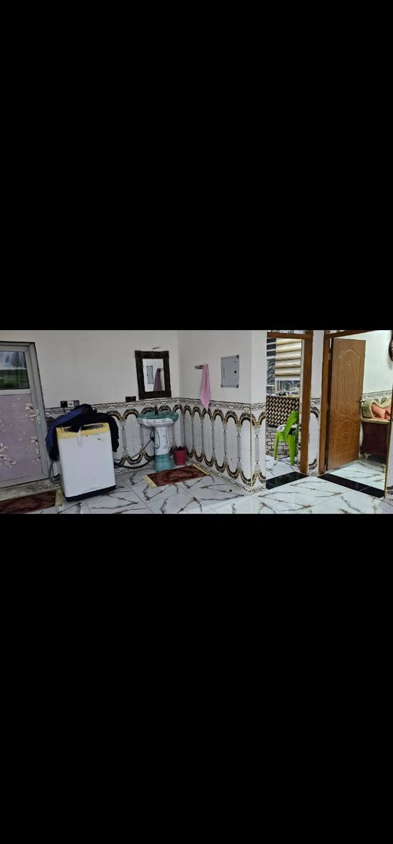 السلام عليكم بيت مساحته250منطقه الولد شارعين سيد هاشم سعر 90وبي مجال ***********
