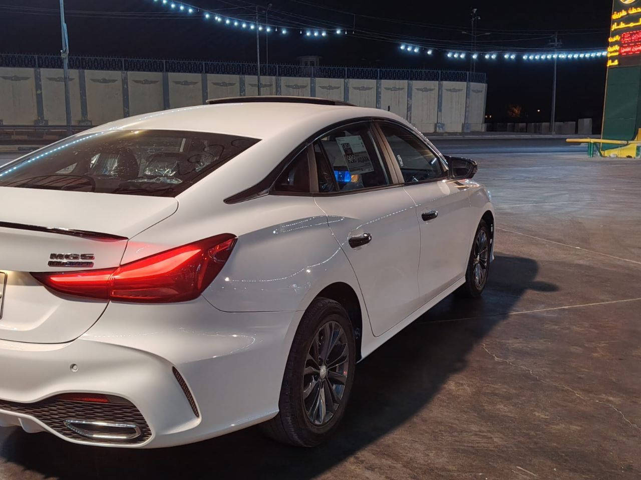 ‏السلام عليكم للبيع فقط
‏ام جي فول مواصفات موديل 2025
‏ماشيه 21 بعدهه بحاله الشركه
‏لمواصفات :
‏🛸 خمس كاميرات دوارة 360
‏🛸 مصابيح نهارية LED
‏🛸عداد ديجتال
‏🛸مصابيح خلفية LED
‏🛸مرايا جانبية كهربائية
‏🛸ابل كاربلاي و اندرويد اوتو
‏🛸اشارات في المرايا الجانبية
‏🛸بصمة تشغيل وبيبان
‏🛸مقود من الجلد
‏🛸مقاعد جلد رياضية لونين
‏🛸مكابح توقف الكترونية EPB 
‏🛸مكابح انتظار الكترونية AUTO HOLD 
‏🛸ABS
‏🛸نظام الثبات الالكتروني ESP
‏🛸نظام مكابح المنعطفات CBC
‏🛸حساس ضغط الهواء في الاطارات
‏🛸فتحة تكيييف خلفي
‏🛸نوافذ كهربائية 
‏🛸شاشة 10 انش مع نظام بلوتوث
‏🛸تحكم بالمقود جهتين 
‏🛸مداخل USB مع شاحن
‏🛸كاميرا خلفية مع حساس خلفي
‏🛸مثبت سرعة
‏🛸 شفتات استيرن 
‏🛸تحديد مسار 
‏🛸دواسات بنزين وبريك معدنية رياضية
‏🛸ويل 17 من الالومنيوم
‏🛸رادار امامي
‏🛸مانع تصادم 🏎️
‏🛸رادار خلفي 
‏رقم  اربيل وكاله تحويل ماكو مشكله تحويل وكالة 
‏
‏السعر (120 ) $ 
‏للاستفسار  *********** نجف
‏
