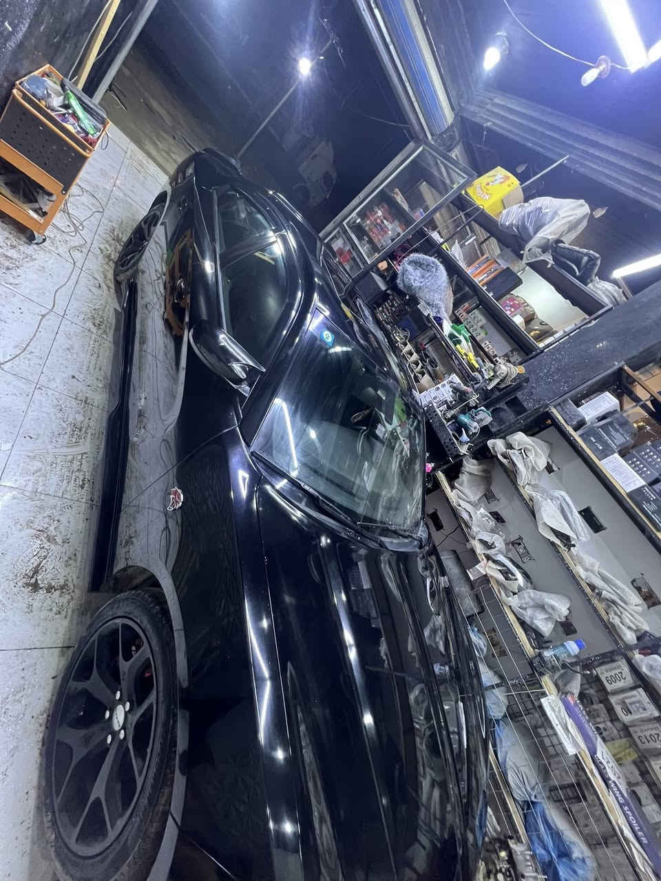 ***********
جارجر موديل 19 اصل محرك 3600 ضرر جاملغ امامي جيهة السايق ضربه خفيفه 
 بدون ارباكات فول 1 على 1وعليها اضافات
فتحه سلايت روف
حساسات خلفيه 
كامره دواره
3 بصمات 
تشغيل عن بعد 
كشنات 2 كهرباء تدفئه تبريد
كزوزات بصمه 
شفتات ستيرن
كشنات الوره تدفئه تبريد
ويل حجم 20 
لد حاجب متغير عل المبايل 7 الوان
لحايه اس ار تي
لايت زنون مع الكشافات
كفرات دسك
مري جانبيه هيتر 
شاشه كار بلي 
حداديه محرك كير باتري تخم تاير كله جديد السياره ستخدام شخصي 
مكانه حله بأسمي مداور مشروع وطني
ماشيه 50 الف قابل لزياده السعر 245
