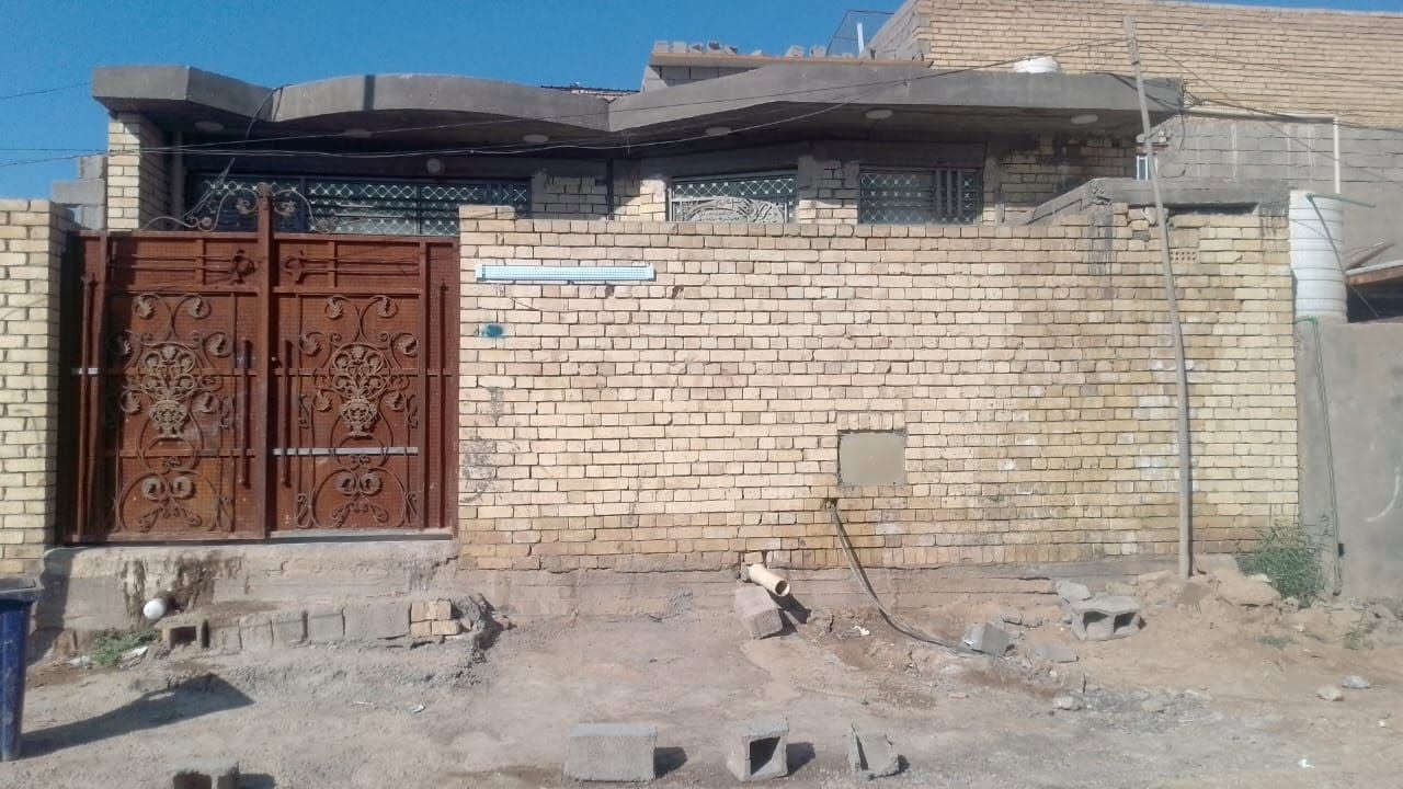دار للبيع بناء حديث مقابيل صوره أبو مهندس ربع بيت عن الشارع العام كل الخدمات متوفره***********
