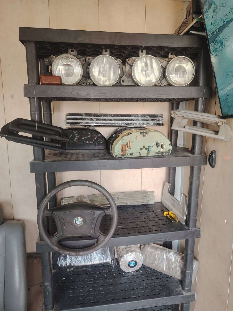 قطع غيار بي ام ٥٢٥ او ٧٠٠ شتريد موجود شرط الظمان مكان بغداد الأمين ***********
