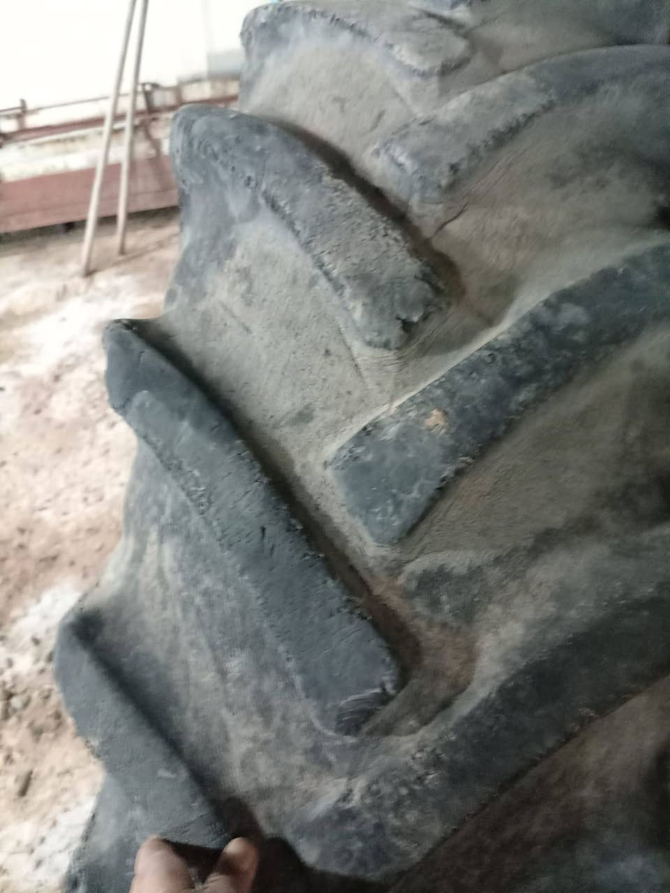 سلام عليكم زوج تايرات حجم 30 مال فوركسن بيهن براغي كما موضح بل صوره الاتصال على الرقم ***********
