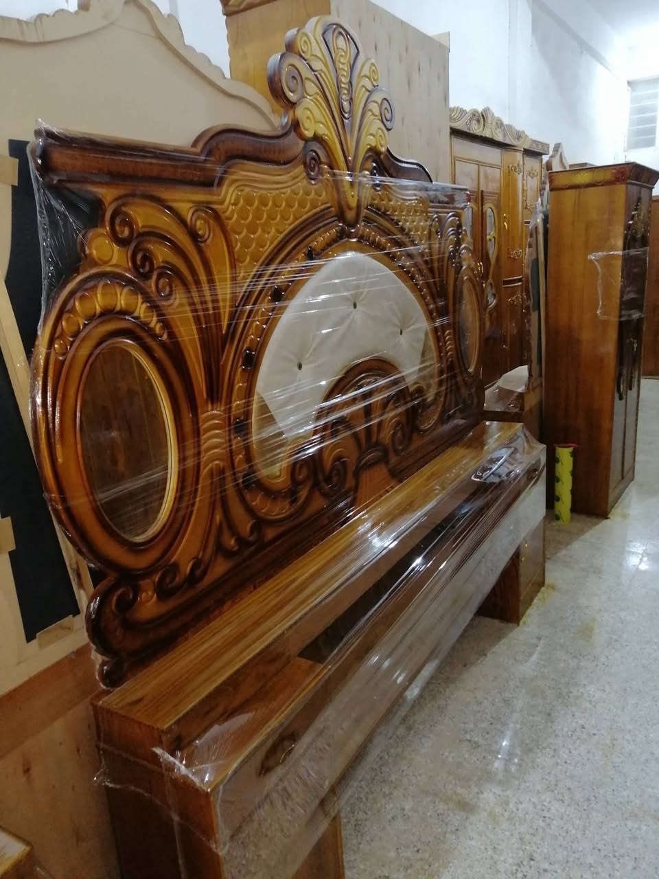 السلام عليكم غرفه للبيع ٦باب صاج ظهر جرجوبه نظيفه غرفه ناعمه مو ضخمه السعر 700 الف وبيه مجال العنوان بعقوبه كاطون الرازي شارع ابو رباح قرب مرطبات لسيد مزاد ابو كرار الغريباوي *********** قرب جامع اسماء الله الحسنى
