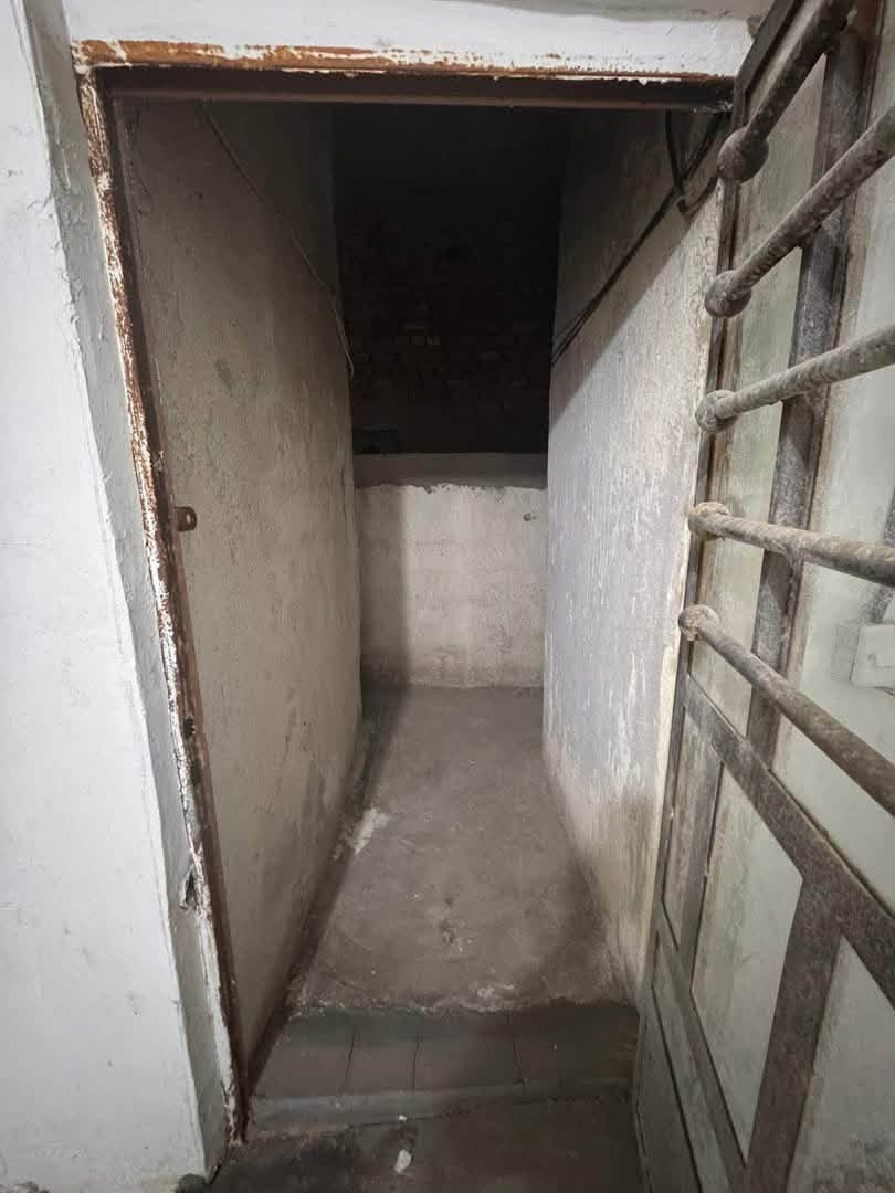 مشتمل خلفي للبيع بسعر 36 مليون طابو صرف خلف سوق ابو دشير يتكون من غرفه ومطبخ وخدمات السقف مسلح 

اذا تحب تشتري وتستثمره يتاجر 250 الف شهريا 

***********

***********
