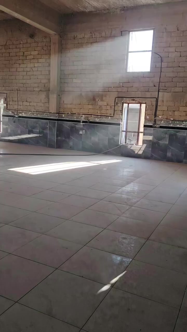 بسم الله، والصلاة والسلام على رسول الله ﷺ
ها قد اقتربنا من إتمام مرحلة سيراميك أرضية الحرم، وتم إنجاز مرحلة الإشتايكر، خطوة بعد خطوة… بفضل الله أولًا، ثم بعطائكم المبارك الذي كان له الأثر الكبير في هذا الإنجاز.
هذا العمل ليس بناءً لجدران فحسب، بل صدقة جارية وأجرٌ ممتدّ ما دامت فيه ركعة وسجدة وذكر لله تعالى.
وفي هذا الشهر الفضيل، شهر مضاعفة الأجور، ما زلنا بحاجة إلى دعمكم حتى نُكمل هذا الصرح المبارك.
لا تحرموا أنفسكم الأجر…
ساهموا، وشارِكوا المنشور، فالدالّ على الخير كفاعله.
📞 للتواصل والمساهمة: ***********
