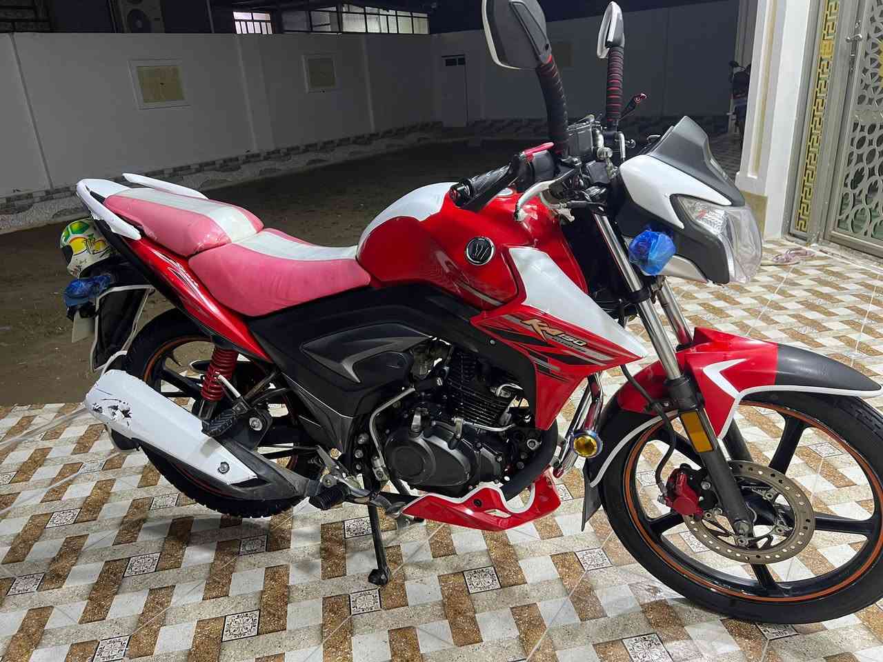 سلام عليكم للبيع دراجة هاوجي بطح موديل2017مسجل سنويه ارقام بعدني ما مستلمهن دراجة نضافه شوفة عينك كامل من كلشي سعر13ونص وبي مجال شراي اتصل ‭٠٧٨٢ ٤٣٥ ٠٥٦٥‬ مكان رمادي الصوفيه
