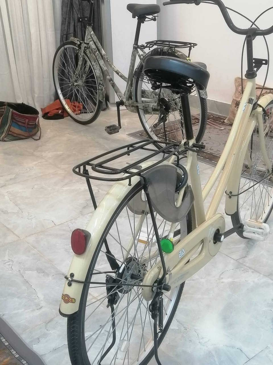 سلام عليكم باسكل البيع مديل 2022نضافه فول شركت BD باسكل نذيف حاويه مكان  سعر 150وبي مجال  رقم فقط واتساب ***********
