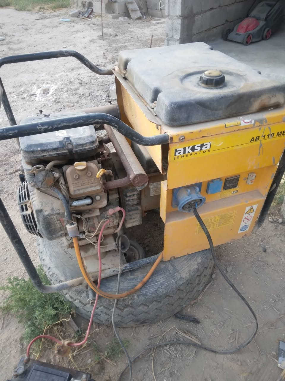السلام عليكم اخوان مولدة اقصى بانزين 11KV  بستمين سلف وحبل نگرة سلف رايدهة  ب700 الف وبيهة مجال للشراي 
وهذا رقمي ***********
