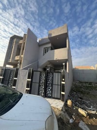 ١٢٠م • طابقين • قرب ملعب الدولي