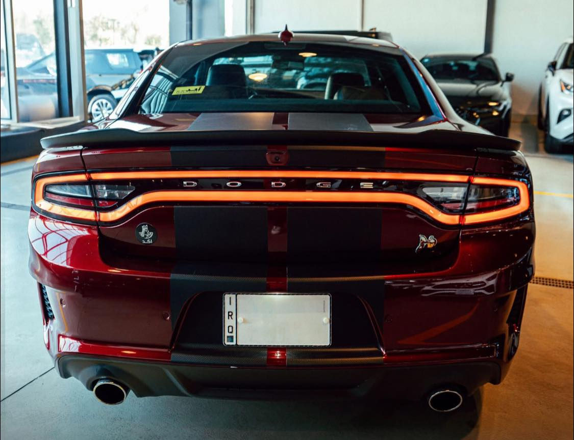 السلام عليكم للبيع جارجر2023 وايد بدي SRT سكات باك حادث فقط بنيد مبدل اصلي مصبوغ بدون شاصي ولغد كفاله مواصفات سلايد رادار امامي جانبي دشبول خياط جلد كشنات كنتارا وجلد وتدفئ وتبريد وكهرباء ثنينهن وخزن ميموري تنته شامو نقطه عمياء حساس خلفي كامره دواره داخل كاربون فايبر معروفه مواصفات الجارجر الفول صور حادثها مرفقه عليها تزويد دركه RPM مع كيجات كزوزات كورسه  ماشيه 13 الف وبامريكا ماشيه 9 الف سياره جديده ومصروف عليها موجوده صورها ومعلوماتها وبيش طالعه من المزاد رقم بغداد انكليزي بأسمي تحويل مباشر للااستفسار *********** مكاني بغداد الشراي يتصل
