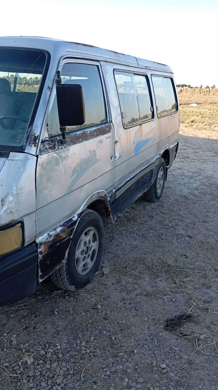 سلام عليكم سياره كيا بستا للبيع موديل 94 رقم بغداد احمر. محرك بي تبخير كير وكسن وحداديه جديد السعر 22 وبيها مجال...
 مكاني بابل قضاء المحاويل تواصل على هذا الرقم ***********
