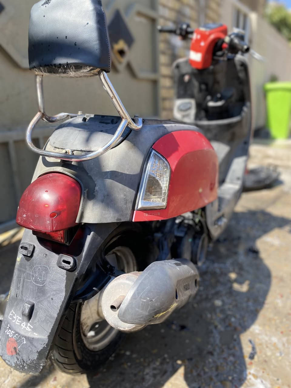 السلام عليكم دراجه بوليس ونوزل ١٢٠  الدراجه محركها خير من الله الدراجه بلاديه سلف بلادي نكره سلف اشاير هورن لايت عالي ناصي بكلايت شغال الدراجه خير من الله كفاله لونها احمر علا برتقالي ختم واحد محركها ما مفتوح جيب مصلح و تعال افحص الدراجه بحالت الوكاله السعر 600 وبيها مجال المكان الغزاليه شارع المركز الرقم ***********
