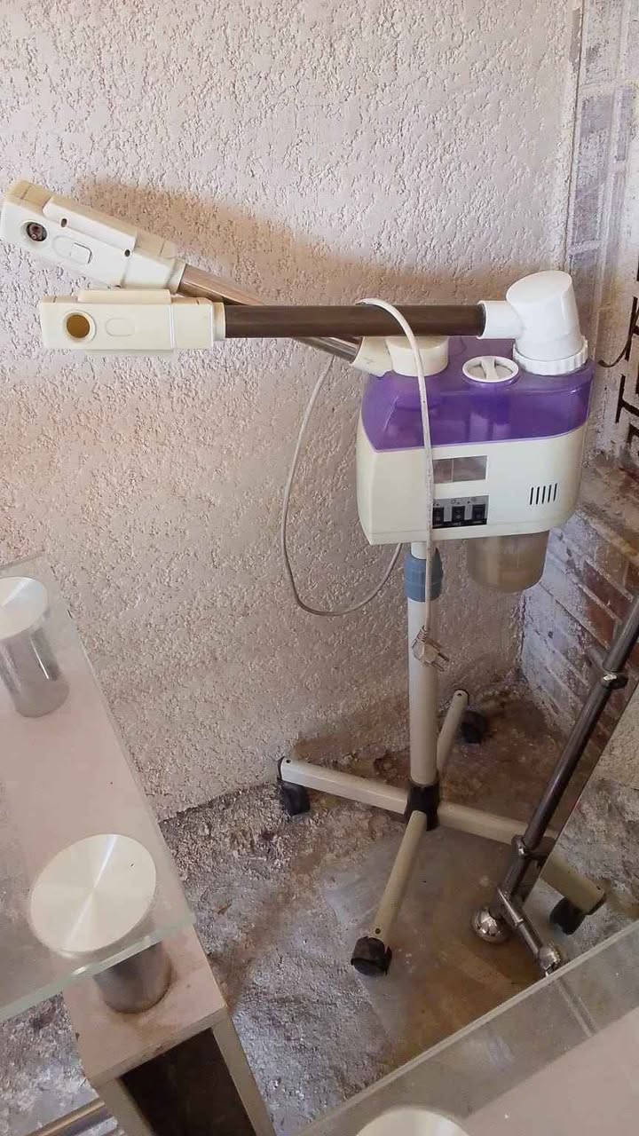غراض صالون ميز ومرايا ومغشله وجهاز بخار للاستفسار اتصال بالرقم***********
مكان بغداد بغداد, العراق
