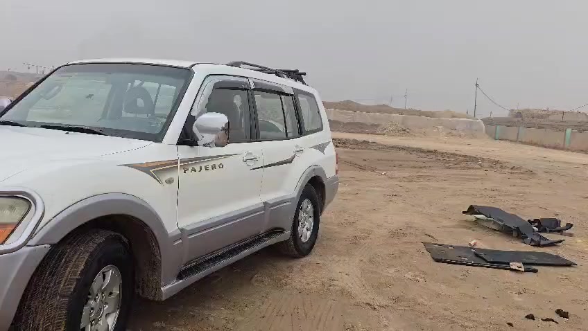 السلام عليكم  سياره مسيبوشي بايجيرو موديل  2006 بسمي السياره مكينه وكير 3500وكسن شرط كفالة تخم تاير نص عمر   حداديه تعبانة  بور ومشط  ع ايدي امبدلهن  كهربائيات كله شغاله   سياره مكفولة من  ضربه والفتح والتبديل  و سونار موجود السعر خاص   بل عافيه ع ياخذهه  رقم ***********  فقط هاذا الحادث البسيط  و رقم مميز
