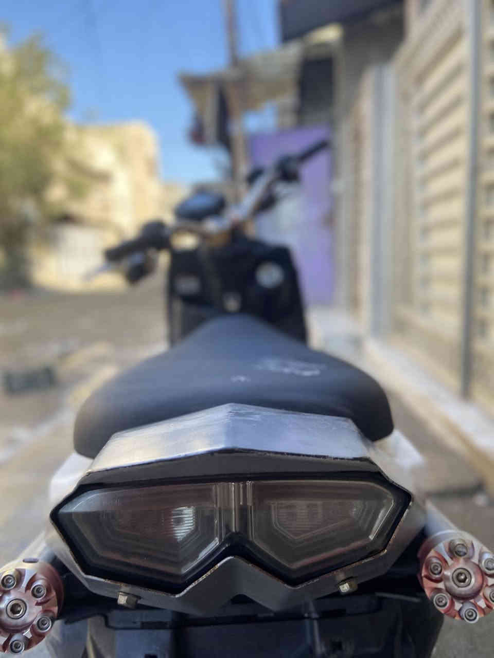 سكنس جبلي مال رمبه السعر 1600 مو شراي لتطب ولتكلي غاليه لان مزود و مال توصا وبرغي واحد ممفتوح. 

عنواني بغداد الشعب 
والدراجه خير من الله بيها تزويد ما عدى المكينه ماعرفها شكد لان ممفتوحه الله شاهد الدراجه كفاله من السرقه والمحرك هذا رقمي ***********

والشراي يتصل
