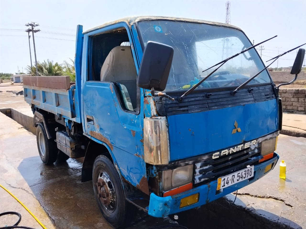 كنتر عظم للبيع مكفوله شاصي وگير ومحرك لاتبخير ولا تنقيص رقم بصره وياها قماره جديده مديل 2000 سعرها 75 ورقه مكاني البصره _القرنه للأستفسار ***********
