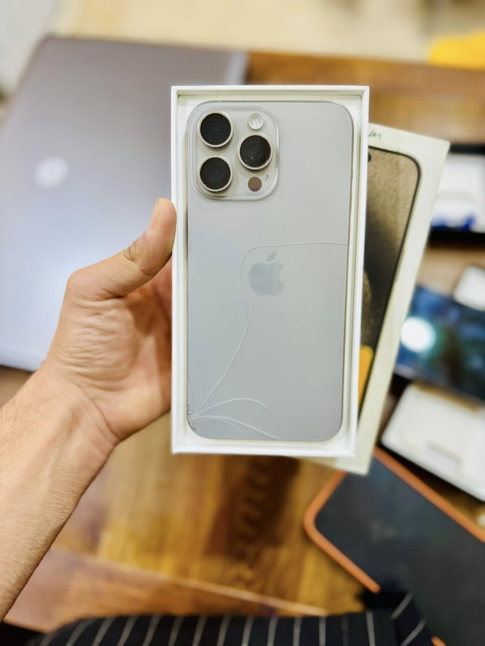 ايفون 15 برو ماكس
بطاريه . 81 
ذاكره : 256 
مكفول ما مفتوح 
وتر بروڤ 
دبل خط ( خطين ) 
كامل ملحقات 
فقط هاذا الفطور بل ضهر 
السعر : 865 الف 🔥🔥🔥
عنوان المحل : النجف حي الجزيره 📍
*********** اتصال فقط ماسنجر ما اكدر ارد معلك 👉🏻👉🏻
