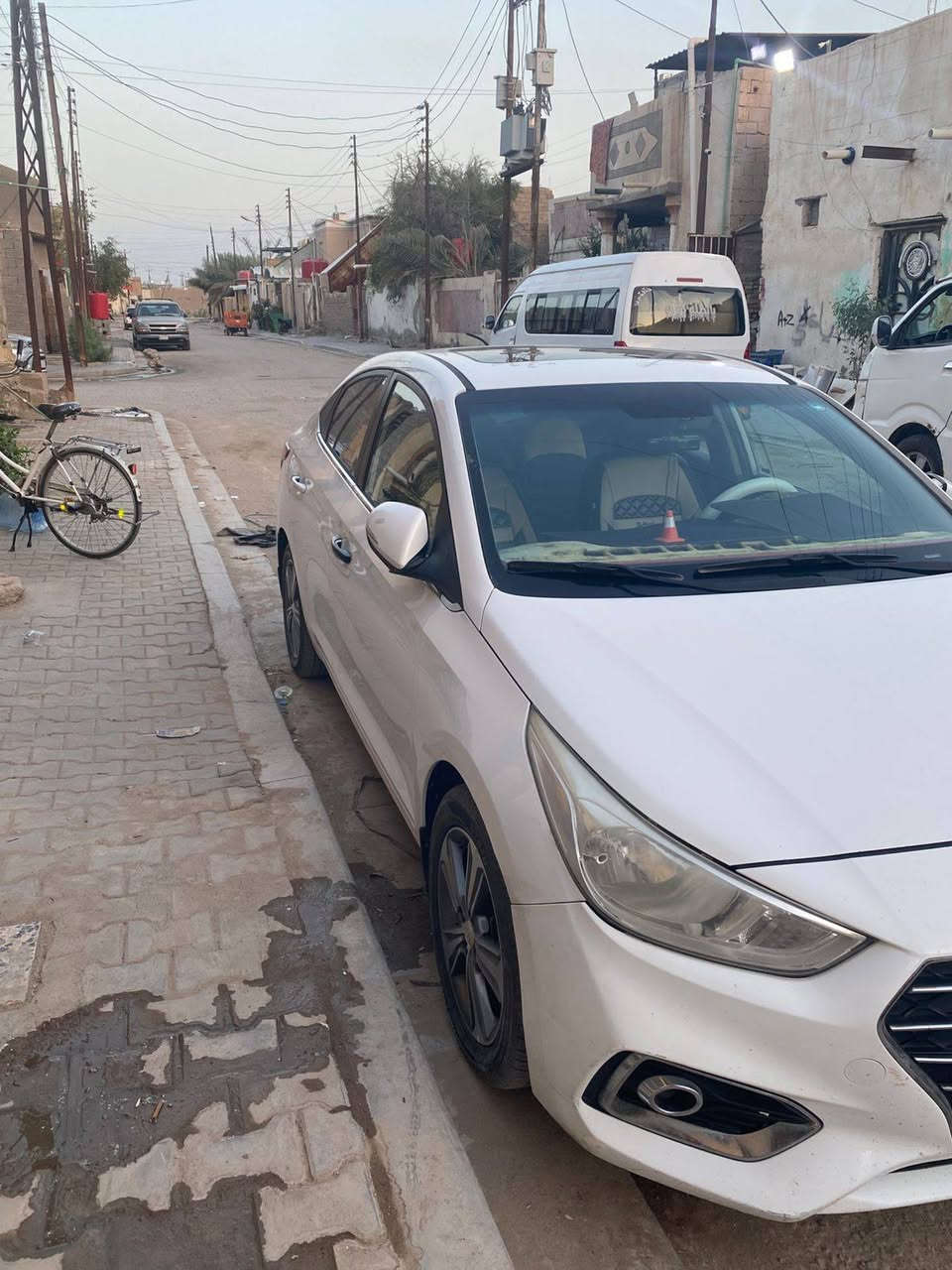 السلام عليكم /سياره للبيع اكسنت 2019خليجي السياره كفاله عامه تبريد  حداديه كلشي مكفول عنوان السياره /البصره شط العرب /السعر ١٣٤ وبيه مجال للطيبين رقم الهاتف /***********
