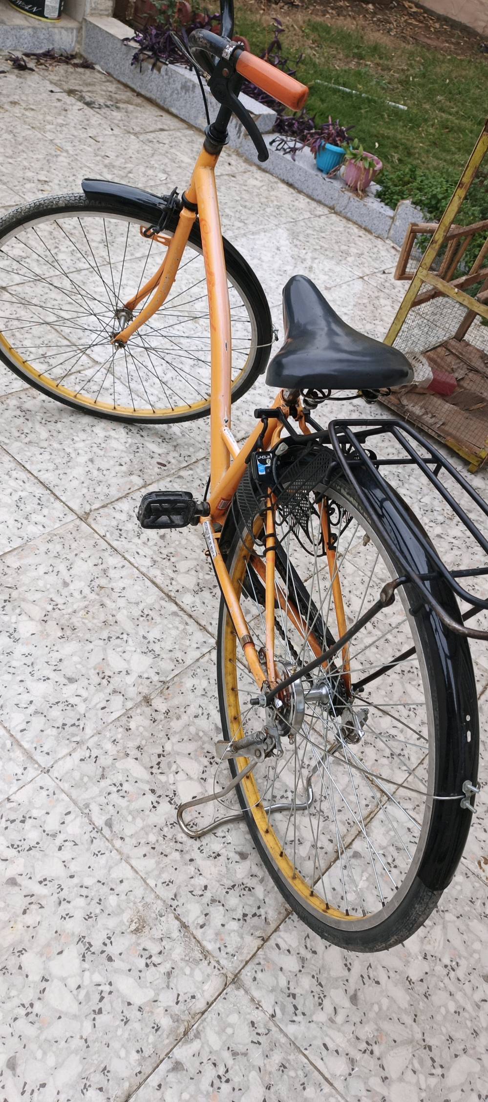 بايسكل بطة حجم 27 
ما مصبوغ بس شوية يم الستيرن محروك ما ملحوم موصل حي التاميم 