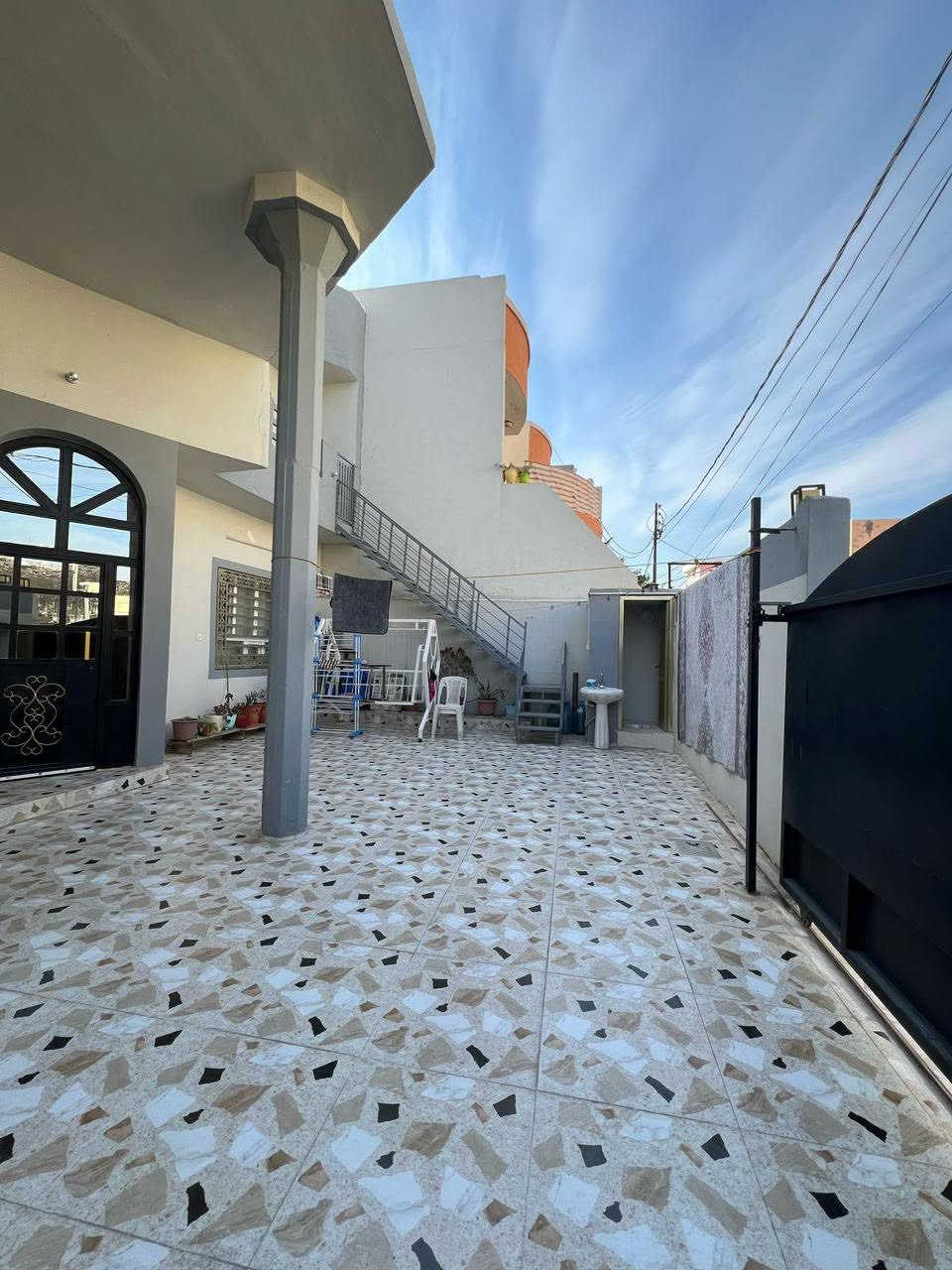 ♦️دار طابقين طابو صرف للبيع..

المساحة : 200 متر الواجهة 10متر  🏠

دار الطابقين  ....
الطابق اول ((غرفه نوم _استقبال _هول داخلي _مطبخ _صحيات داخلي و خارجي _كراج كبير  _(درج داخلي و خارجي ))..

الطابق الثاني (( غرفتين نوم _استقبال صحيات _مطبخ _مخزن ))..

موقع الدار: حي الواسطي سايدين مول حجي زياد خلف صيدلية الهدى

💵💵السعر ع الاتصال💵💵
***********

 1- التعامل يكون مع صاحب العقار الشرعي
2- المكتب  وسيط بين الطرفين ولحفظ الأجراءات  القانونية والتأكد من صحة العقار قبل تسليم اي مبلغ بأشراف قانون——————
3- الرقم الخاص بالمكتب للأتصال ***********
—————
4-موقع   المكتب كركوك حي الواسطي 
سايدين العمارة الخضره مقابل شقق الغاز  ومجاور دكتورة سلوى البياتي 
 🏦مكتب سُلطان العقار 🏦 
 بأدراة أستاذ سيف 
 للأتصال ***********
✅نستقبل جميع عروضاتكم السكنيه والتجاريه في كركوك 💯والترويج لها عبر الصفحه الخاصة بالمكتب
للأستثمار والتطوير العقاري  معنا نحو الأفضل المكتب مجاز من غرفة تجارة ونتعامل بأشراف قانوني
