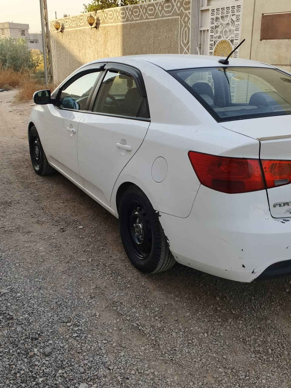 سلام عليكم لبيع كيا فورتي 2013رقم بغداد تحويل مباشر سنويه لل27 وارد أمريكي سياره  
محرك 2000 دوش المرغوب 
 محرك كير خير من الله حداديه 80‎%‎ وجاهزه سياره وتجي تفحص وتشوف سياره نضيفه وحلوه وبيها تراي يخبل مواصفات تحكم استرين جهتين كشافات نظام ايكو إلكتروني مانع نزلاق اشاير بل مري
السعر 102وبيها مجال حك الجيه 
للاستفسار ***********
