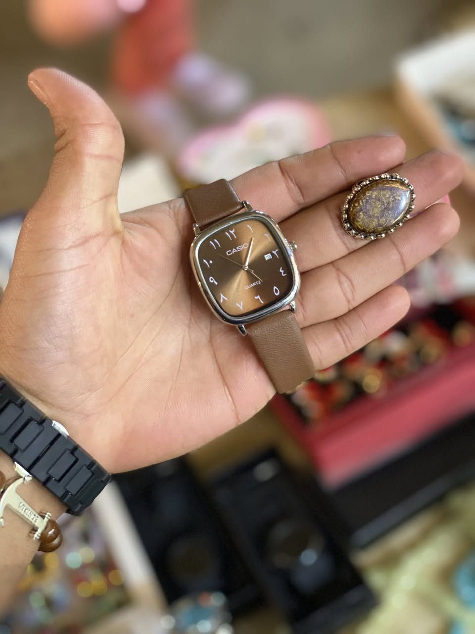 من رخصت الادمن
بضاعه جديده من الساعات والاكسسوارات والاسعار داخل الصور 

العنوان شارع الاطباء مقابيل صيدليه جوهرة الشرقاط 
او مقابيل فرع الاحذيه


**إذا كنت صاحب هذا الإعلان وتريد حذفه لأي سبب، رجاءا أرسل رسالة إلى الدعم الفني**