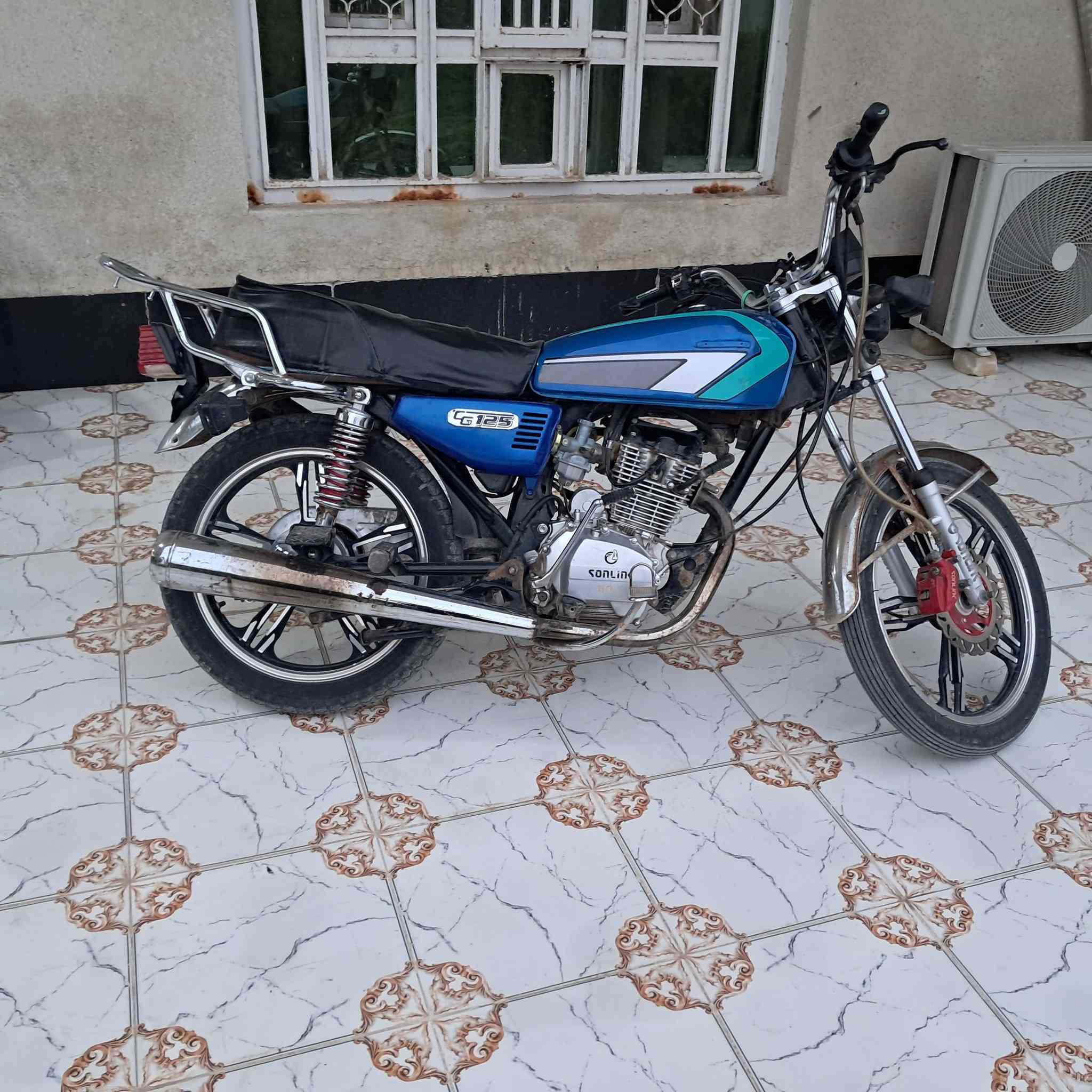 سلام عليكم دراجه سافان للبيع سعر ٤٥٠وبيه مجال ***********هاذه رقمي خاص مامتواجد
