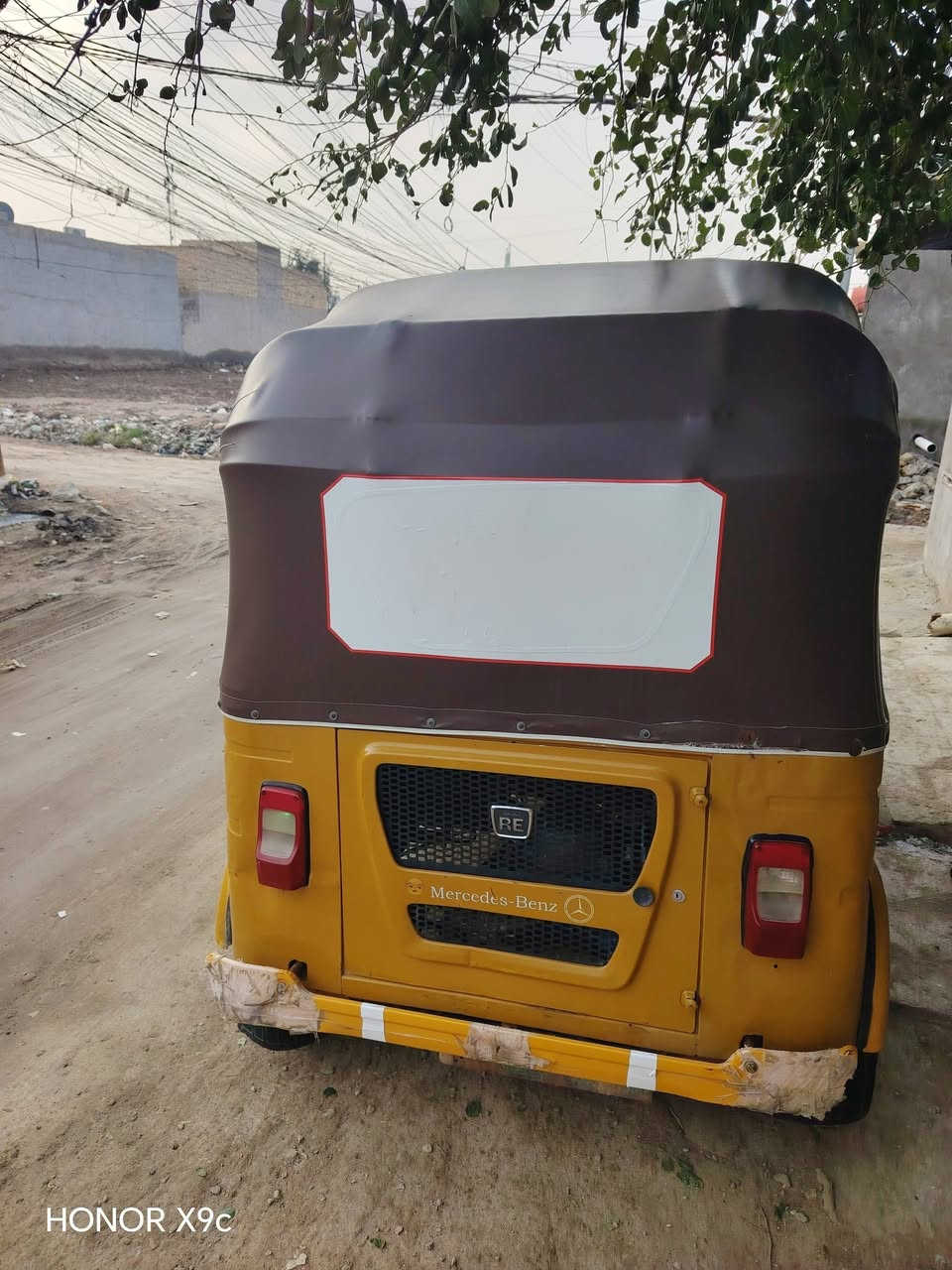 تكتك 21 للبيع 
تكتك موديل 21 رقم انكليزي بشهر الـ3 مكينه مكفوله بيها بارد 
***********
