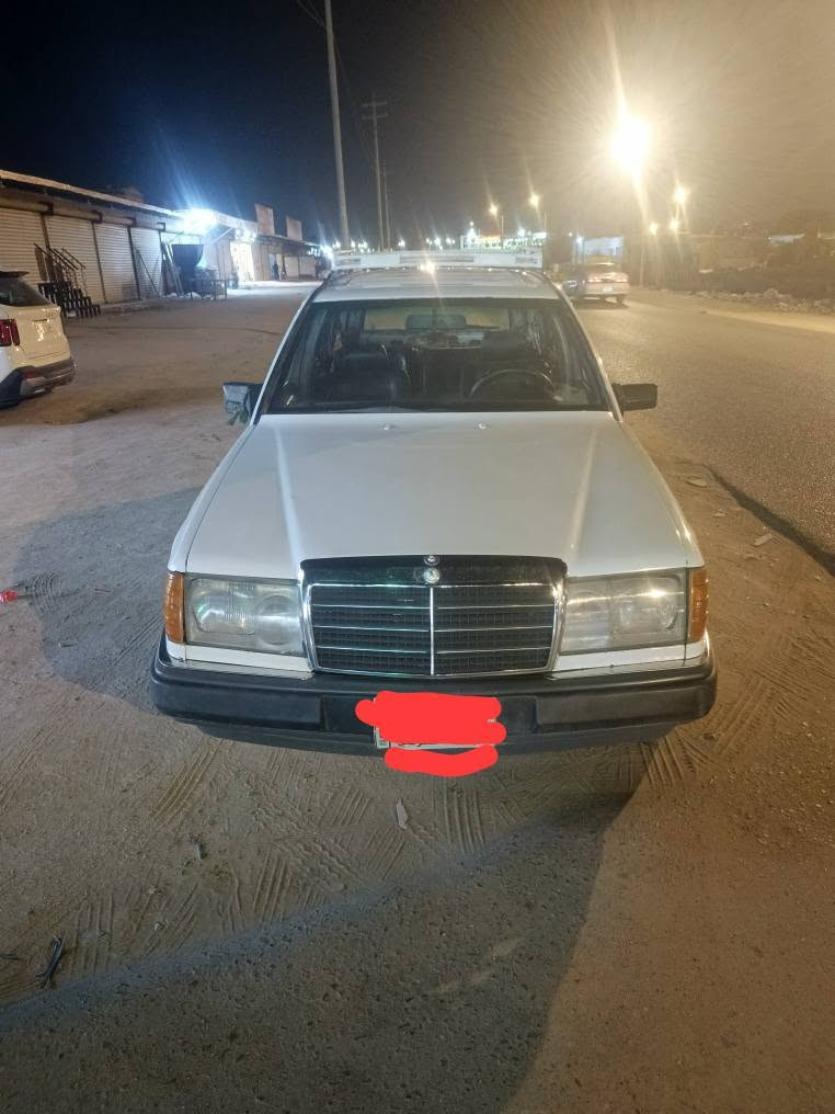 البيع سيارة مار سيدس دب موديل ٨٩ سيارة حلوة مصبوغة جمالية شوف العين رقمها بغداد  تبريد شغال طخم تاير جديد باتري جديد مكينة وكبر خير من اللة البصرة, العراق


**إذا كنت صاحب هذا الإعلان وتريد حذفه لأي سبب، رجاءا أرسل رسالة إلى الدعم الفني**