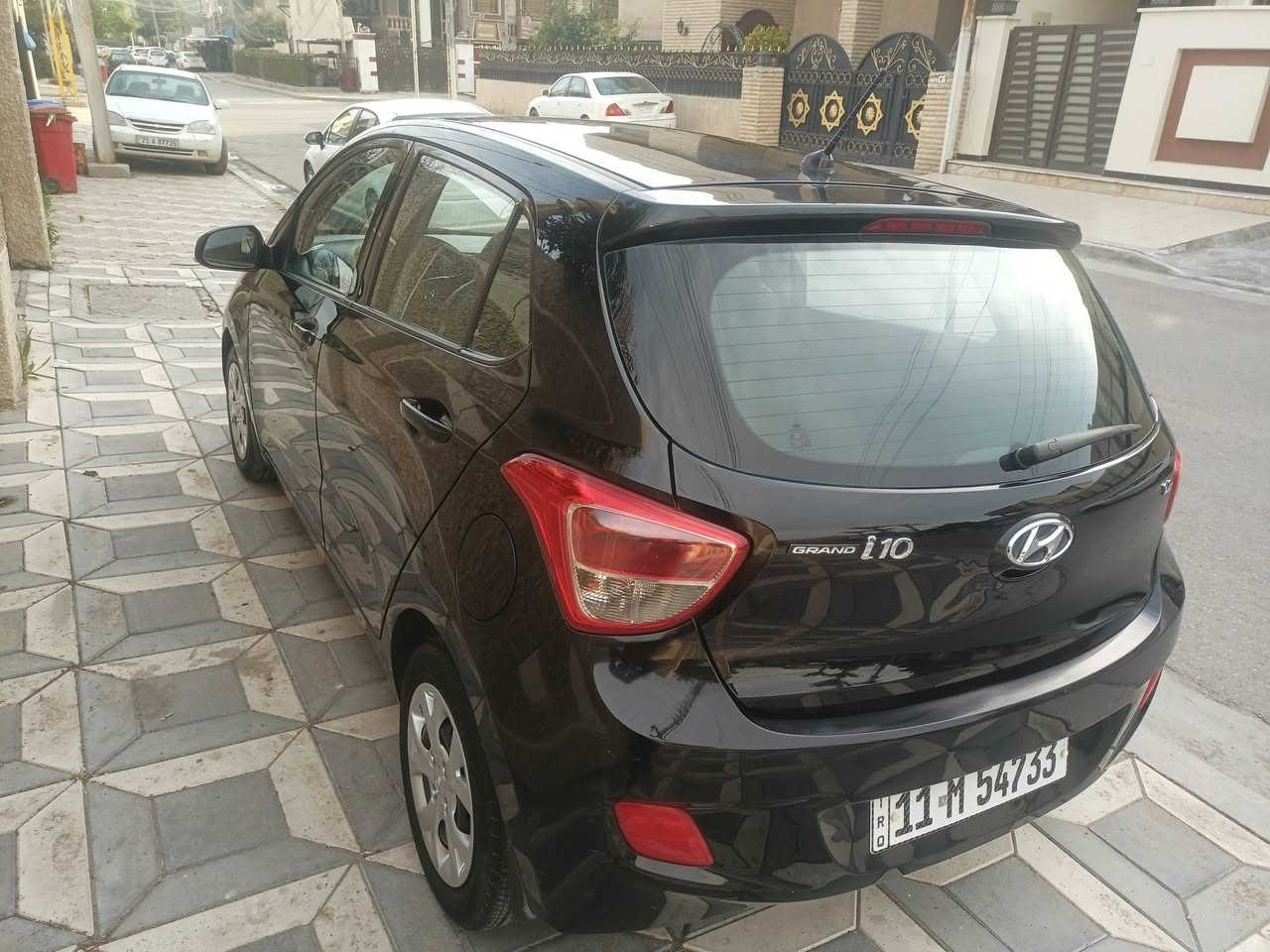 السلام عليكم
هونداي i10   خليجي  موديل 2015 للبيع
ماشيه 43 الف حقيقي وعلى فحص
رقم بغداد انكليزي
السياره جديده جدا وترايك زيرو على وضع الشركه  بدون اي نقص
كير اوتوماتيك
اطارات جديده
كامره خلفيه وشاشه اصليه
اشاير بالمري
4جام كهرباء 
مري كهرباء + شفط
كير مكينه مكفولات على وضع الشركه
صبغ اقل  من ربع الباب الخلفي  من الاسفل فقط اثر شخطه
السياره باسمي شرط التحويل
 هزه جديده قبل شهر
السعر 93
للاستفسار
***********
مكان السياره بغداد الكرخ
