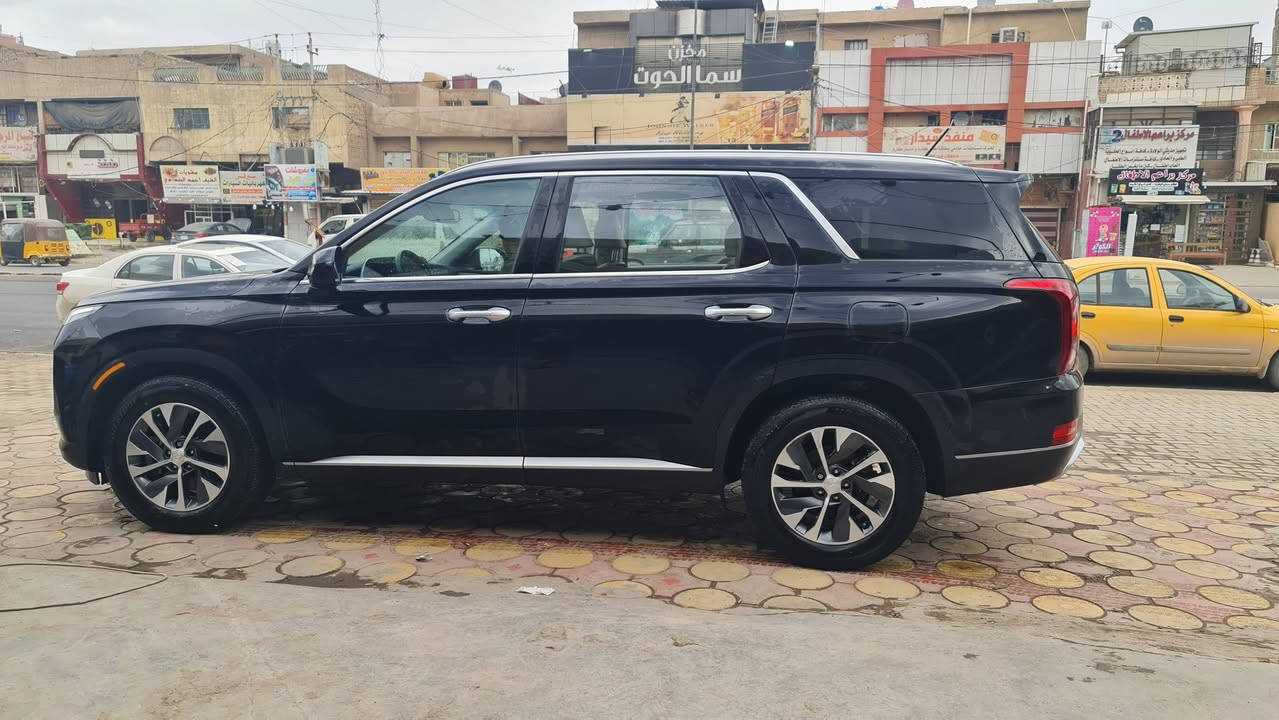 بلاسايد موديل 2020 رقم اربيل باسمي السنوية 
وراد أمريكي حادثها جدااا بسيط نص من الجاملغ الايسر الخلفي فقط ومصلح نفسه بدون تبديل .. 
اللون اسود 
فتحة سقف
محرك 3800 
مكان السيارة بغداد الكرادة داخل 
السعر 270 $ 
للتواصل ***********
