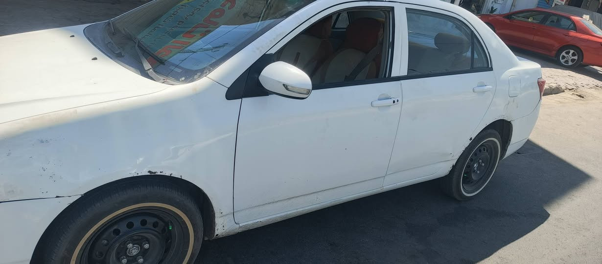 سلام عليكم بي واي دي جي 3 سياره بلاديه من كهربائيات تبريدها ثلج  كير محرك كفاله سياره عوزها بس هلالات بيها خياست عندي كاصلهن هلالات ودوس موجودات بس عندي ضرف واريد ابيع سعر 48بيها مجال للطيبين مكاني سبع البور أو شعله ***********
