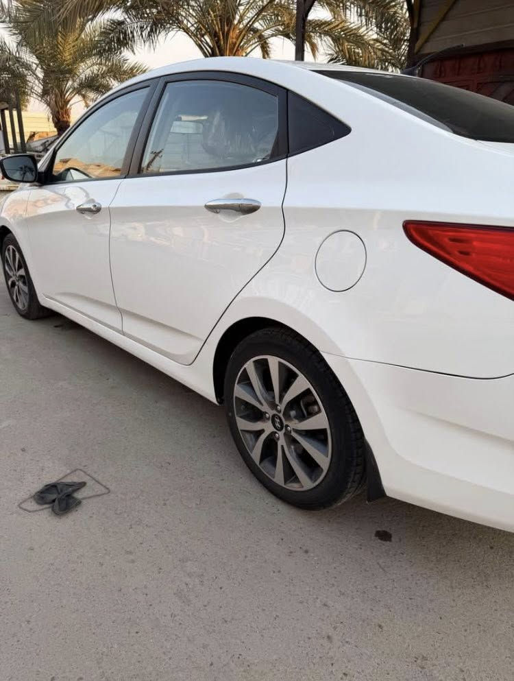 اكسنت 2016
خليجي مكفولة 
من الضربة 
والصبغ والتبديل محرك 1600 دوش المرغوب 
سيارة جاهزة من كل شي
 مواصفاتها: 
تحكم ستيرن فتحة ويل كب
اشارة بالمري مخرج AUX كامرة خلفيه
رقم بغداد دولي بأسمي سنويه 2030 
هزة جديدة ماشية 96 الف km
السيارة جديدة 
مكانها بغداد الشعب
السعر 117 وبيها مجال بسيط

 *********** 
*********** واتس اب
