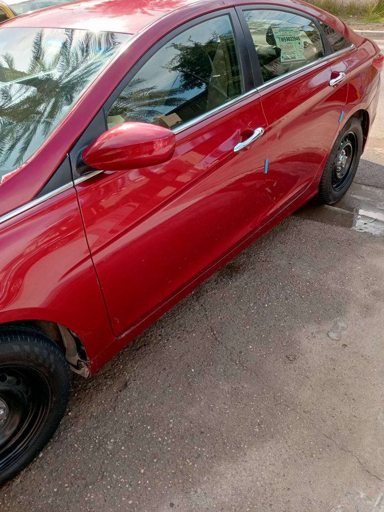 سوناتا ٢٠١١ وارد امريكي حادثها باب السائق محرك ٢٤٠٠ بحالة جيدة جدا كير خير من الله صدر امامي وخلفي جيد باتري جديد طخم تاير جديد تبريد ثلج مصبوغة عام رقم بغداد انكليزي باسمي ثاني يوم تحويل السعر ٧٧ ورقة  للاستفسار هاتف *********** بيه واتساب بغداد, العراق
