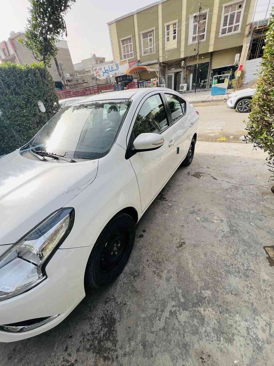 نيسان سني موديل 2025 للبيع رقم شمالي (اربيل)
محرك 1500 السياره ماشية 13 الف فقط يعني بعدها على وضع الشركة مكفوله عدى كم رصعة بسيطة وممبينه السياره فول مواصفات
دبل سويج ريمونت كونترول، شاشة وكاميرا وتحكم ستيرن جهتين، يدات نيكل، اربعة جام كهرباء، قطعتين تبريد، سبويلر وبروجكتر وحساسات خلفية
مداخل USB عدد 2، سبير مانازل.....الخ 
مكانها بغداد السعر 129 وبيها مجال 
للاستفسار الاتصال على الرقم:
***********
متوفر واتس واتصال فقط
