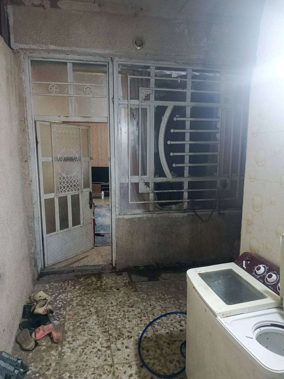 السلام عليكم ورحمه الله وبركاته 
مشتمل في الشعب حي الجزائر 
ماقبل المستوصف 
مشتمل طابقين 
قسام شرعي كل ناوي على بيع البيت 
المساحة ٧٠ متر واقع حال في سند ٦٥ 
البيت البيعه واقع حال مثل ما في الفيديو 
طابو صرف  السعر ٨٥ بي مجال كلش بسيط 
الهاتف *********** يوجد واتساب
