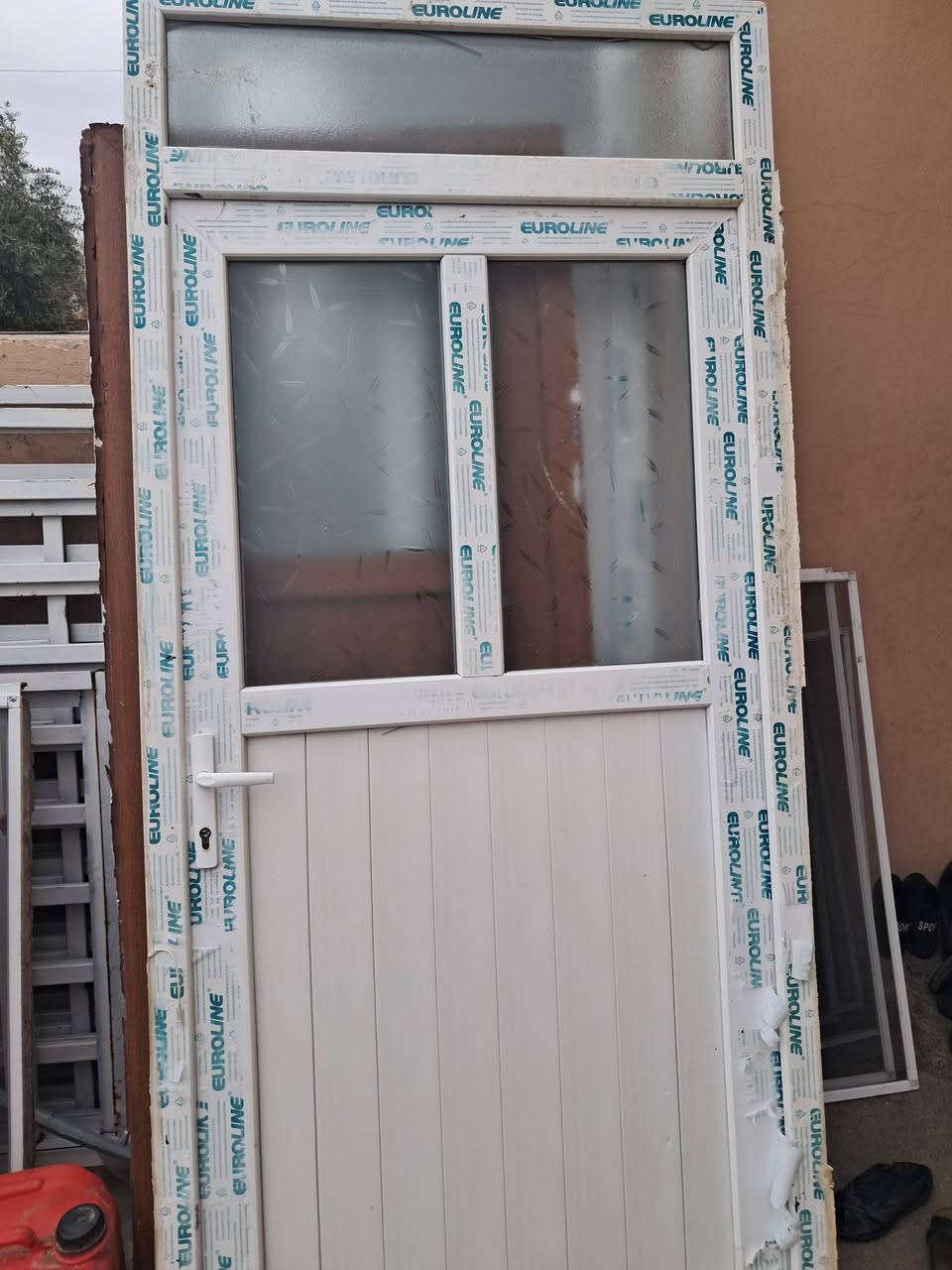 السلام عليكم ابواب وشبابيك pvc مع جامهن وحمايتهن الحديد مال بيت واحد مو مشكل   للبيع وبسعر مناسب وبدون اي عيب نضيف كلش وبقياسات كبيرة ومختلفه
مكاني وعنواني اربيل  ورقم التلفون *********** عالواتساب
