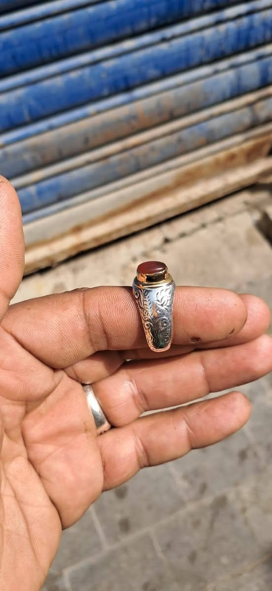 خاتم متوج بحجر العقيق اليماني ومطعم  بالذهب عيار 21 داير والقاعده ذهب وصياغة يدويه انيقه جدا 
قياس الخاتم 23
قياس الحجر 11ملم 
منقوش بخط قديم اية الرزق المباركه
سعر الخاتم 400 الف 
يوجد توصيل جميع المحافظات


**إذا كنت صاحب هذا الإعلان وتريد حذفه لأي سبب، رجاءا أرسل رسالة إلى الدعم الفني**