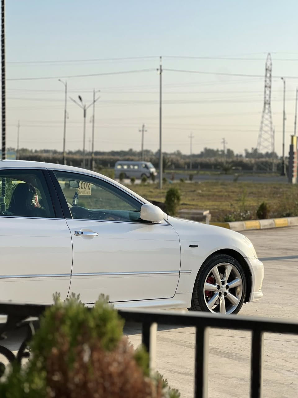 شاهینە موس ٢٠٠٥ بچوک بە بچوک
تەنها شوێن موسەکانی بۆیاخە
ناو ڕەشی ساج سور 
ویل دنگەی ئستیل مانگێکە بۆی بەستراوە
چوار جام کارەبا و ئۆتۆ 
ئاوێنە کارەبا 
سەیارەکە سێ دوگمەیە 
تەبریت سارد و گەرمی جایزە
تازە ڕۆنی گۆڕاوە 
سەیارەکە تا بڵێی جوان و پاکە 
سەیارەی ماڵە هی مەعرەز نیە 

سعریشی ٦٤ مەعامەلەیەکی کەم 
ژم:***********
