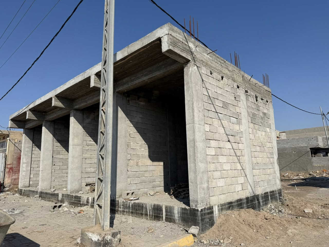 قطعة طابو صرف في حي ( الكرار ) مع محلات ( 4 )
مساحة 320 م ( ركن ) 
خدمات - ماء - كهرباء 
موقع مميز ( جداً للسكن ) ( تجارية )
تحويل ( مباشر )
يقع على شارع ( 30 ) م 

للاستفسار مراجعة مكتب ( غيدان ) للعقار  
واسط - الزبيدية - مقابيل حي ( الصناعي )  
***********  
*********** محمد سيد غازي
