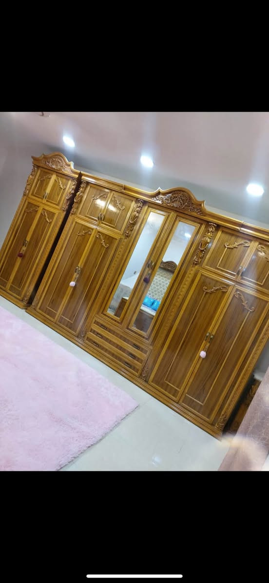 السلام عليكم غرفة عراقية للبيع نظيفة جداً سعر الشراء 4 ملاين اريدها ب2 ونص وبيها مجال  ***********
