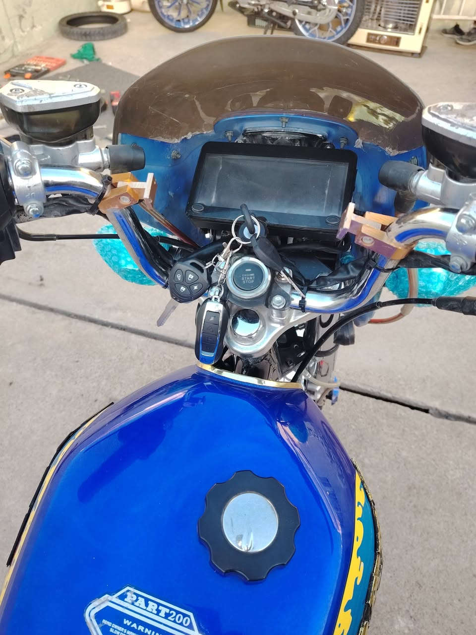 بارت عنتاني 25 سوري اصلي كامل ماكينة ٢٠٠ كبس منفس اصلي للبيع جهاز إنذار تشغيل عن بعد تم تخفيض السعر ٨٠٠ الف للضرورة البيع ***********
