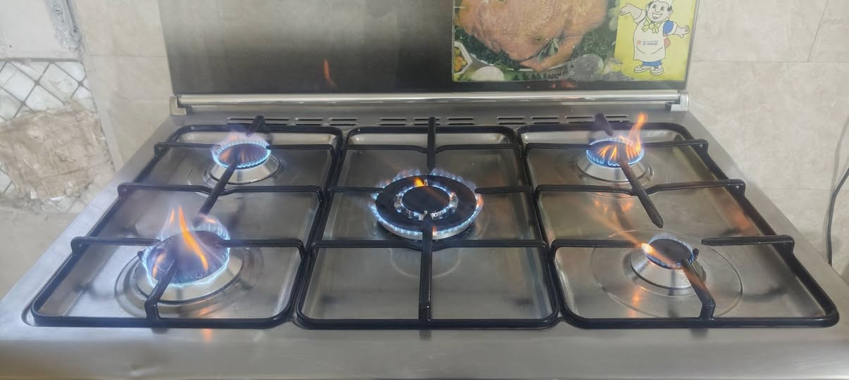 سلام عليكم طباخ 5عيون فرن فوك وجوه شغال كله حجم كبير سل ستيل كله طباخ كامل سعره 150 مكاني الشعب رقم *********** واتساب
