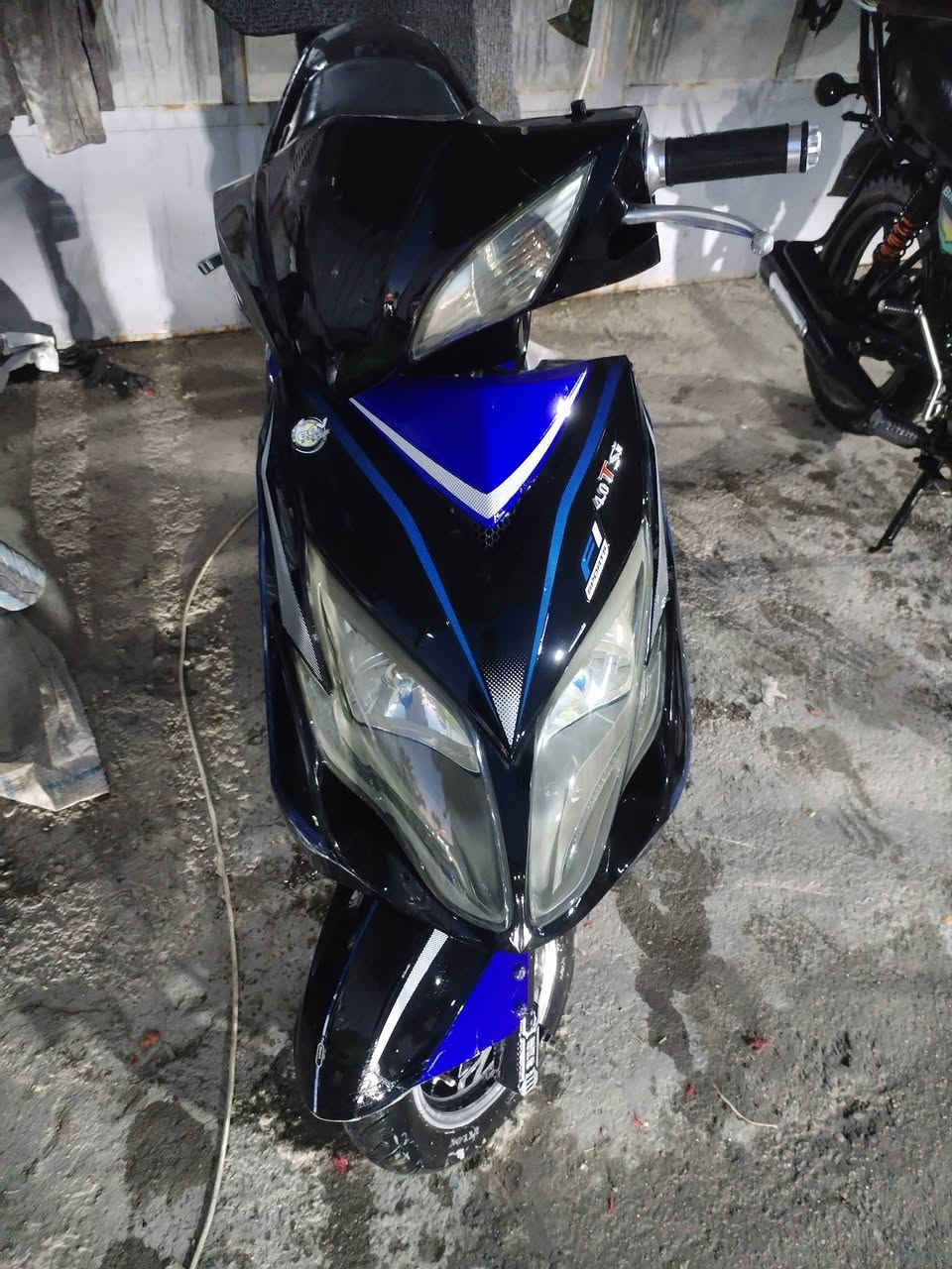 بيها مشكله بل كهربائيات متخلي لدراجه تمشي وشاحنتها ضايعه لي يعجبني سعره ابيعها اله مكاني بغداد كميره ه***********
