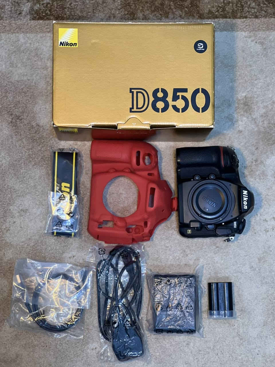 نيكون D850 نصافه 95% استخدام شخصي غراضها كامله  للاستفسار خاص يوجد توصيل ***********
